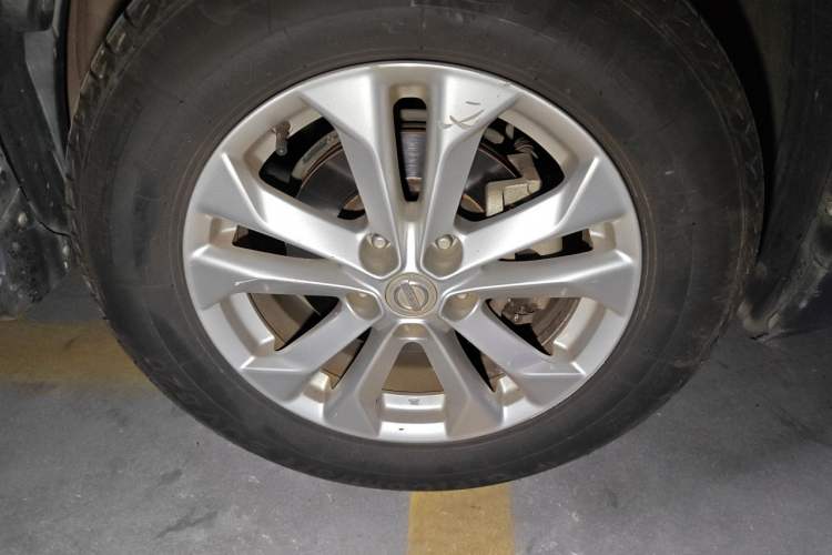 Used Nissan X-Trail 2014 2.0L CVT Comfort Edition 2WD Right Front Wheel Hub