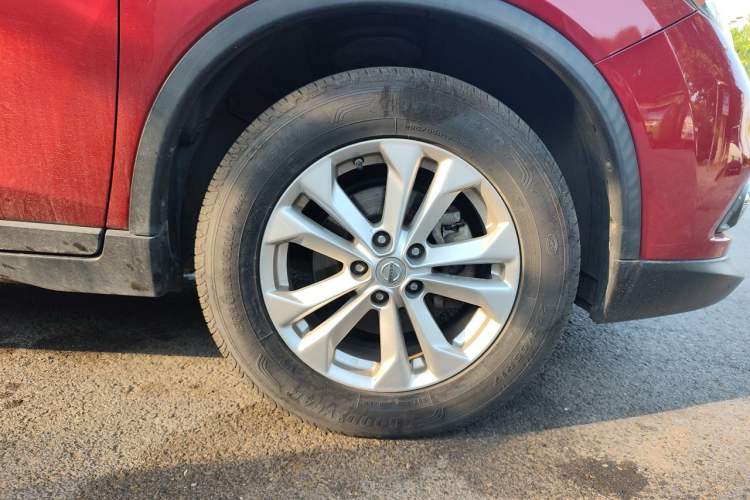 Used Nissan X-Trail 2014 2.5L CVT Luxury Edition 4WD Right Front Wheel Hub