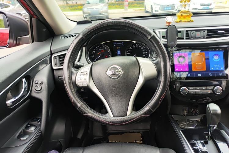 Used Nissan X-Trail 2014 2.5L CVT Luxury Edition 4WD Steering Wheel