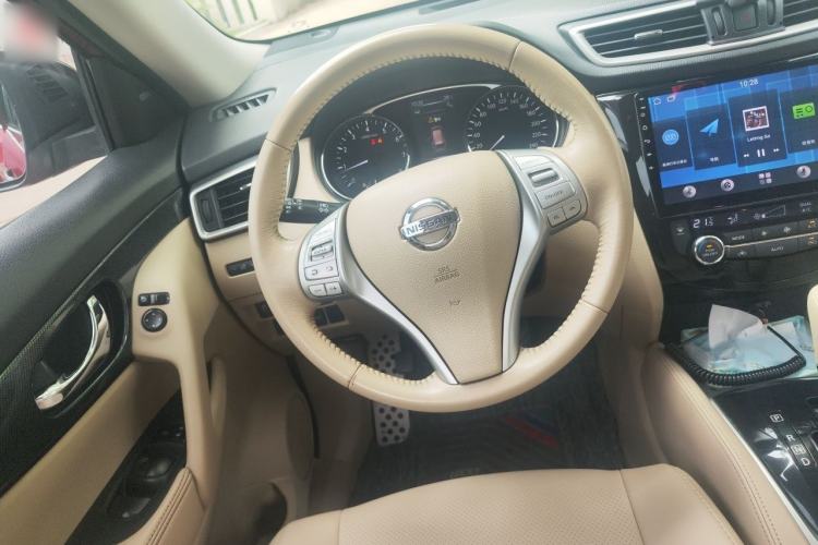 Used Nissan X-Trail 2014 2.5L CVT Luxury Edition 4WD Steering Wheel