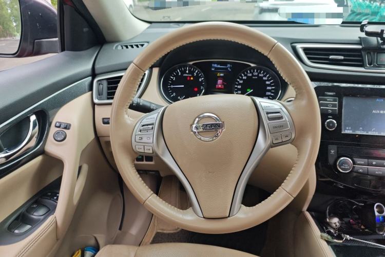 Used Nissan X-Trail 2014 2.5L CVT Luxury Edition 4WD Steering Wheel