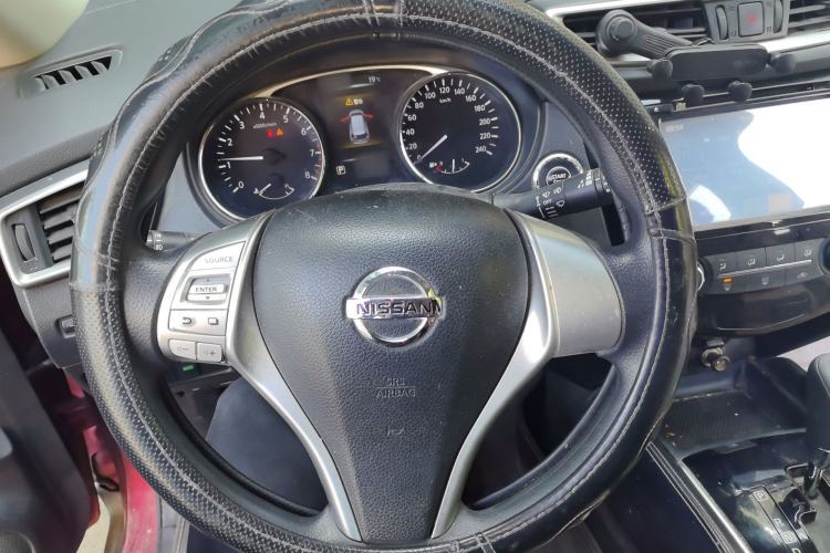 Used Nissan X-Trail 2014 2.0L CVT Fashion Edition 2WD Steering Wheel