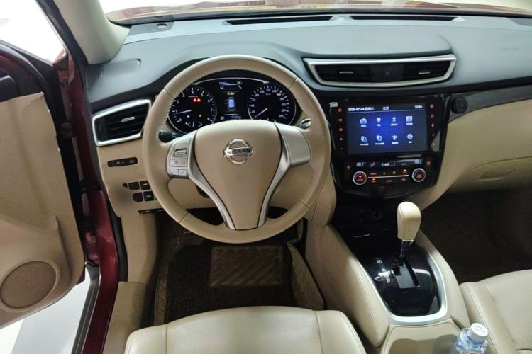 Used Nissan X-Trail 2014 2.5L CVT Luxury Edition 4WD Steering Wheel