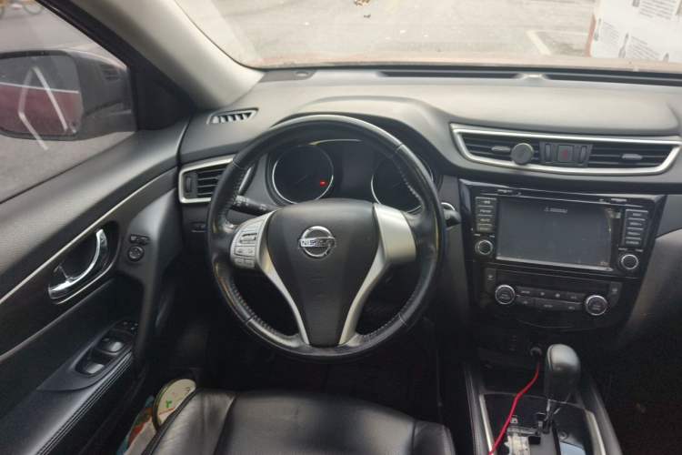 Used Nissan X-Trail 2014 2.0L CVT Comfort Edition 2WD Steering Wheel
