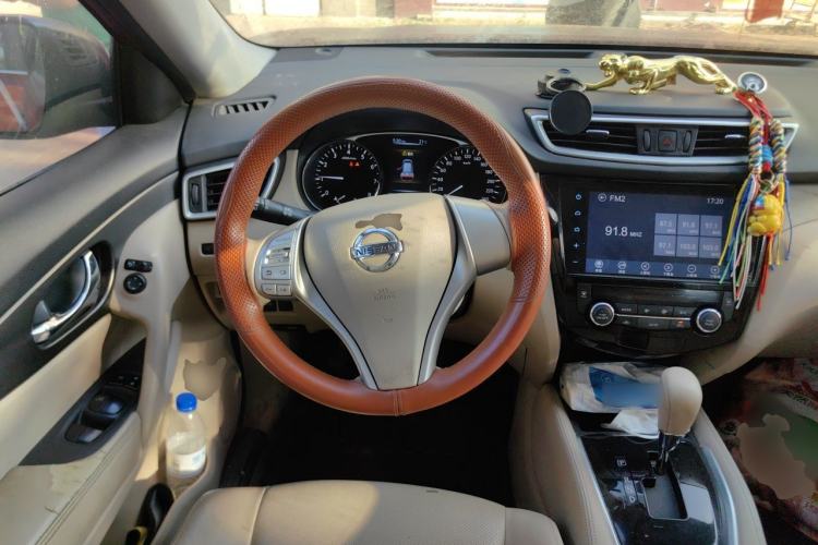 Used Nissan X-Trail 2014 2.0L CVT Comfort Edition 2WD Steering Wheel