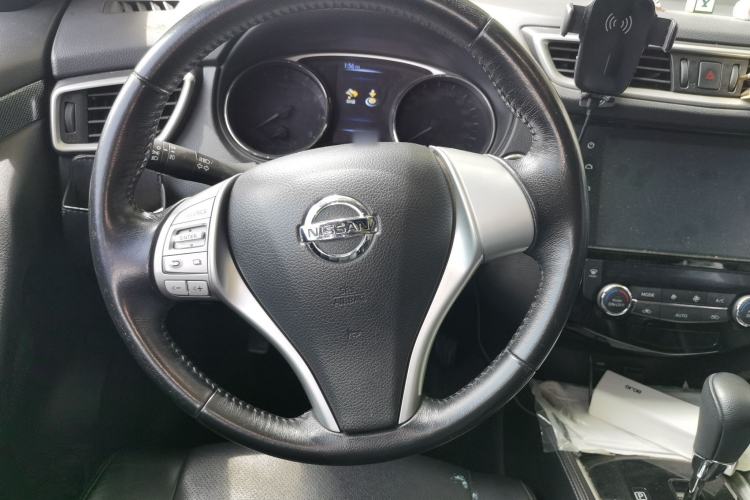 Used Nissan X-Trail 2014 2.5L CVT Luxury Edition 4WD Steering Wheel