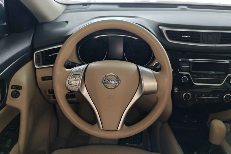 Used Nissan X-Trail 2014 2.0L CVT Fashion Edition 2WD Steering Wheel