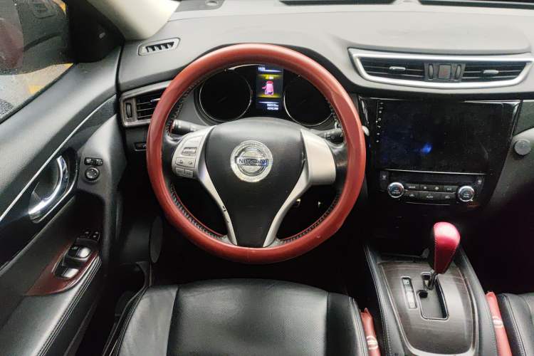 Used Nissan X-Trail 2014 2.5L CVT Luxury Edition 4WD Steering Wheel