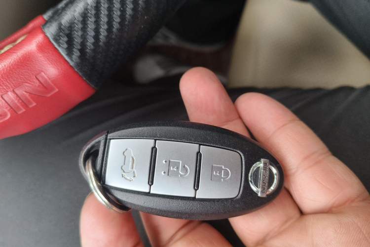 Used Nissan X-Trail 2014 2.5L CVT Ultimate Edition 4WD Vehicle Key