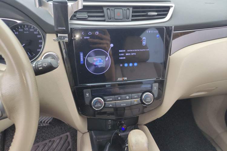 Used Nissan X-Trail 2014 2.5L CVT Ultimate Edition 4WD Audio And AC Panel