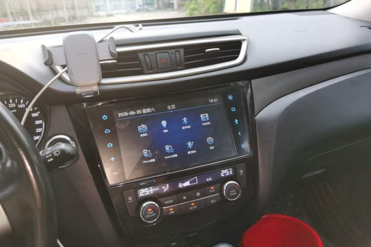 Used Nissan X-Trail 2014 2.0L CVT Comfort Edition 2WD Audio And AC Panel