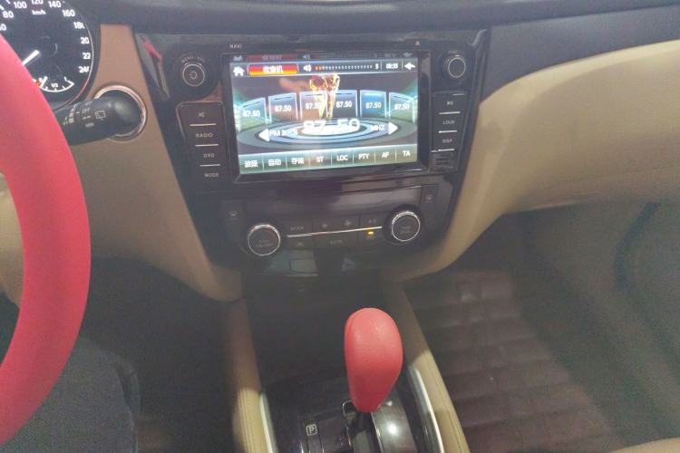 Used Nissan X-Trail 2014 2.0L CVT Comfort Edition 2WD Audio And AC Panel