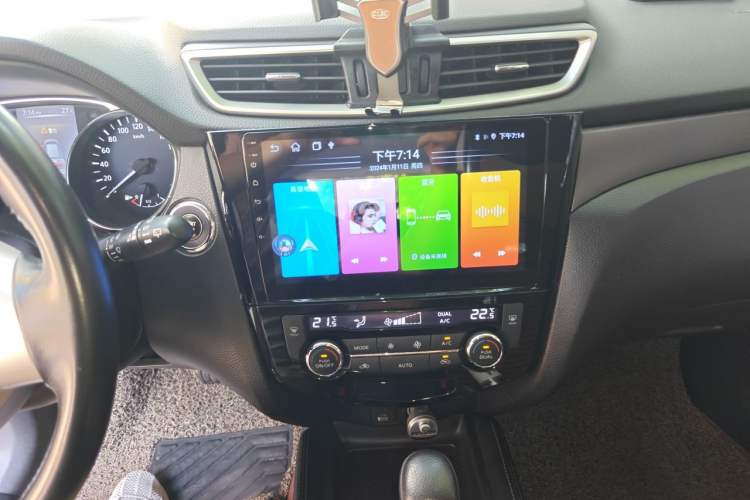 Used Nissan X-Trail 2014 2.0L CVT Comfort Edition 2WD Audio And AC Panel