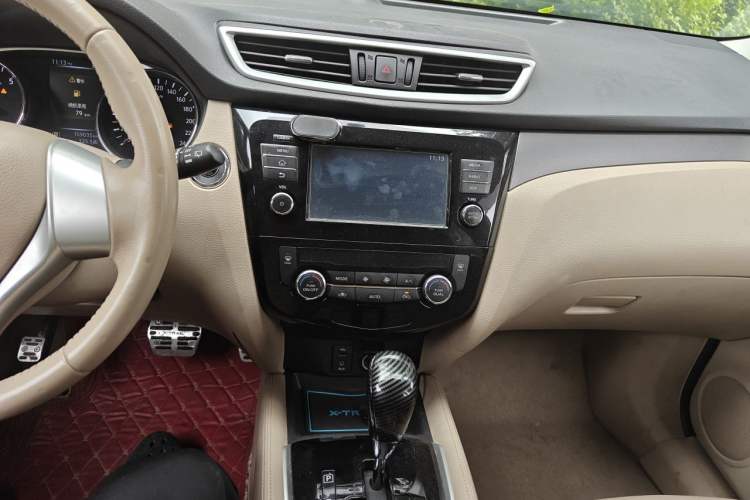 Used Nissan X-Trail 2014 2.0L CVT Comfort Edition 2WD Audio And AC Panel