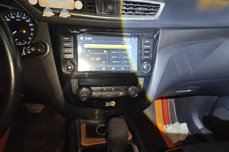 Used Nissan X-Trail 2014 2.0L CVT Comfort Edition 2WD Audio And AC Panel
