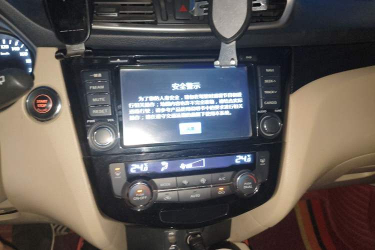 Used Nissan X-Trail 2014 2.5L CVT Luxury Edition 4WD Audio And AC Panel
