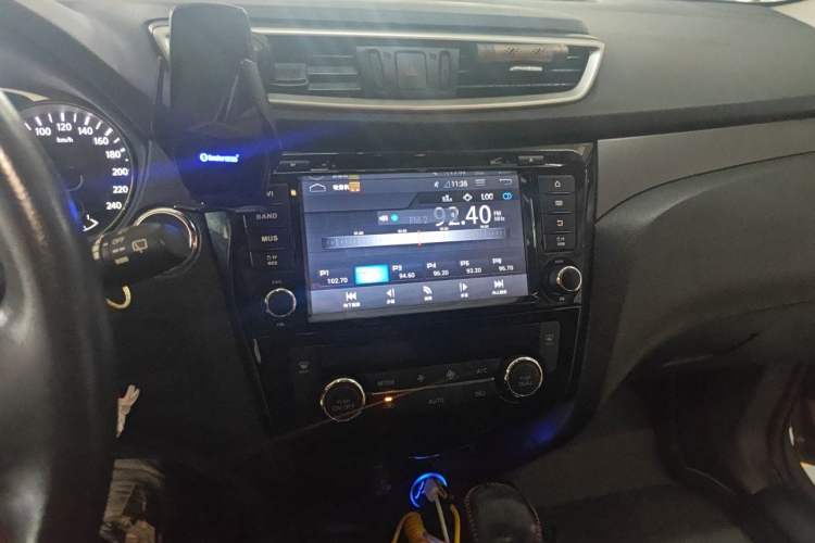 Used Nissan X-Trail 2014 2.0L CVT Comfort Edition 2WD Audio And AC Panel