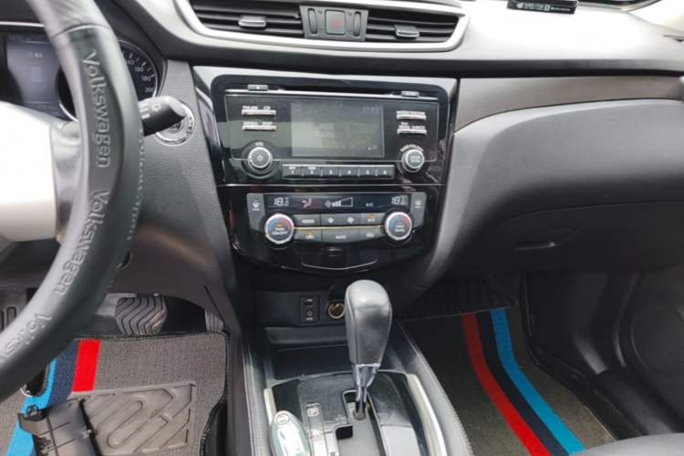 Used Nissan X-Trail 2014 2.0L CVT Comfort Edition 2WD Audio And AC Panel
