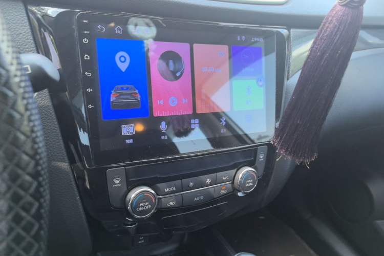 Used Nissan X-Trail 2014 2.5L CVT Luxury Edition 4WD Audio And AC Panel