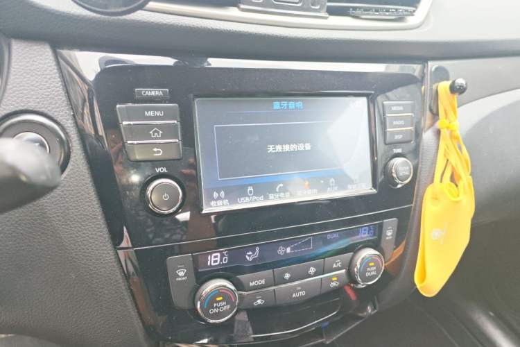 Used Nissan X-Trail 2014 2.0L CVT Comfort Edition 2WD Audio And AC Panel