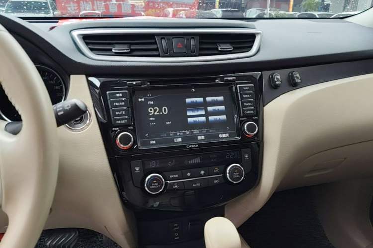 Used Nissan X-Trail 2014 2.0L CVT Comfort Edition 2WD Audio And AC Panel