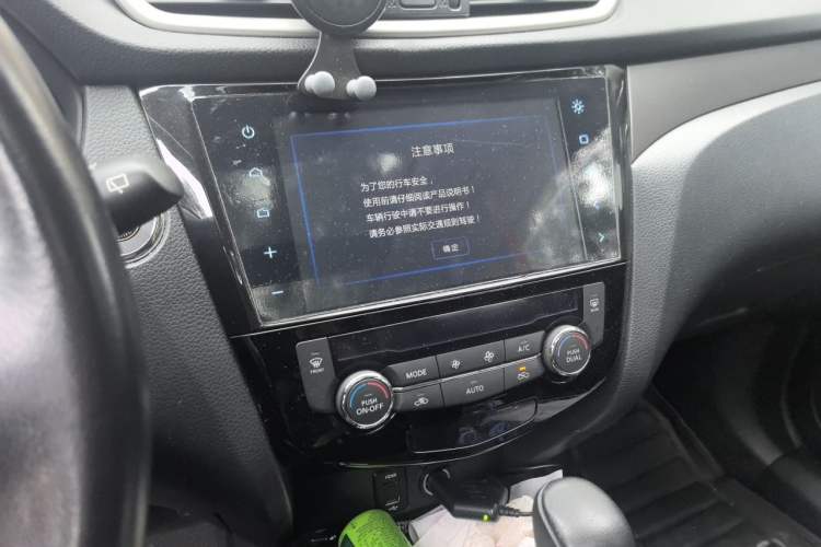 Used Nissan X-Trail 2014 2.0L CVT Comfort Edition 2WD Audio And AC Panel