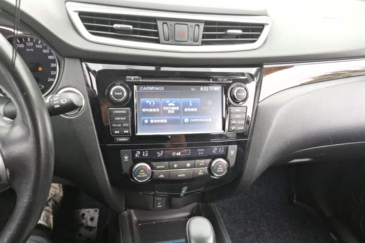 Used Nissan X-Trail 2014 2.5L CVT Luxury Edition 4WD Audio And AC Panel
