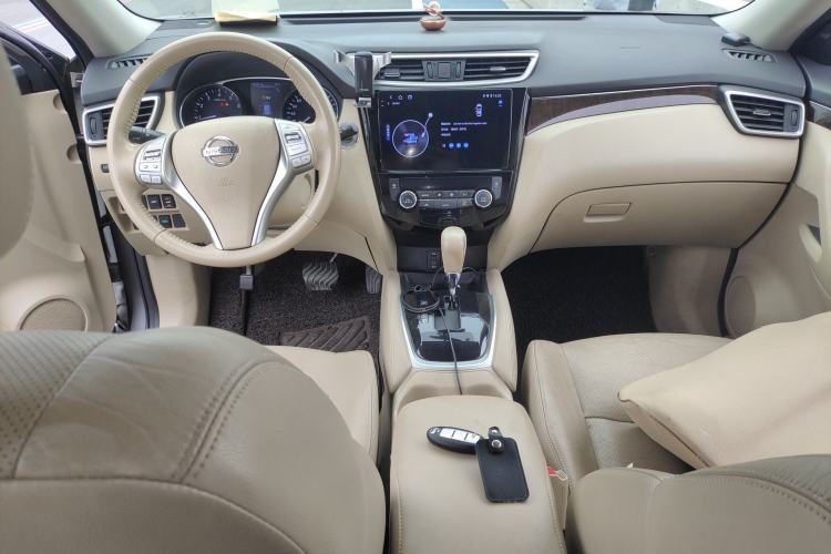 Used Nissan X-Trail 2014 2.5L CVT Ultimate Edition 4WD Center Console