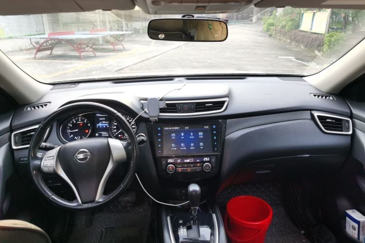 Used Nissan X-Trail 2014 2.0L CVT Comfort Edition 2WD Center Console