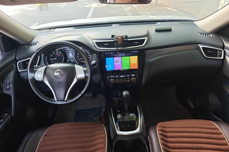 Used Nissan X-Trail 2014 2.0L CVT Comfort Edition 2WD Center Console