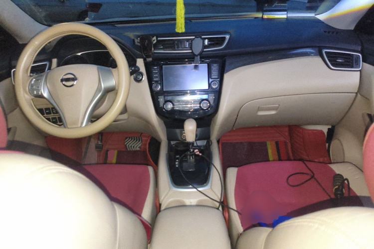 Used Nissan X-Trail 2014 2.5L CVT Luxury Edition 4WD Center Console