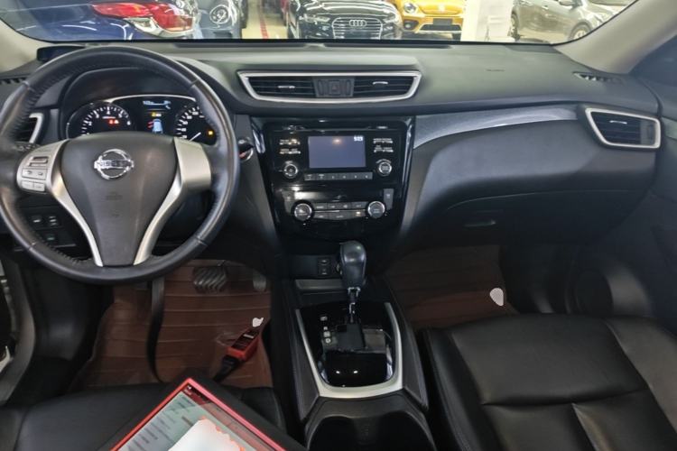 Used Nissan X-Trail 2014 2.5L CVT Luxury Edition 4WD Center Console