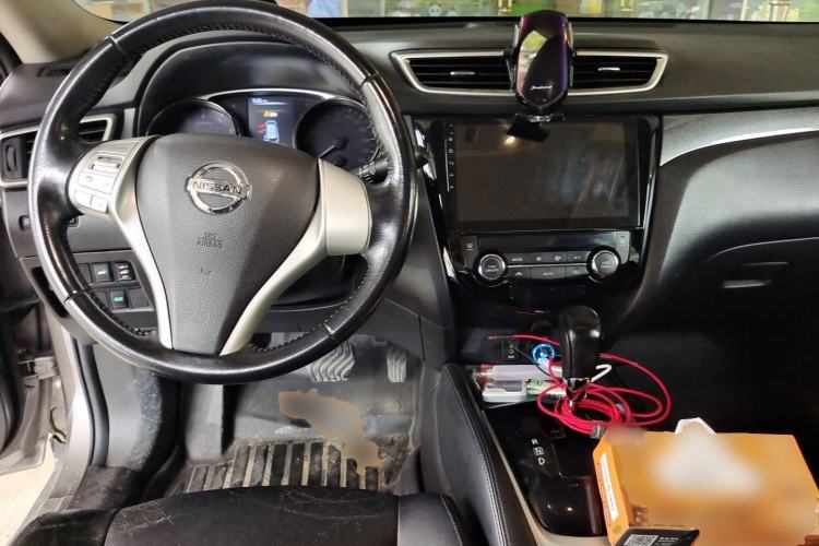 Used Nissan X-Trail 2014 2.5L CVT Luxury Edition 4WD Center Console