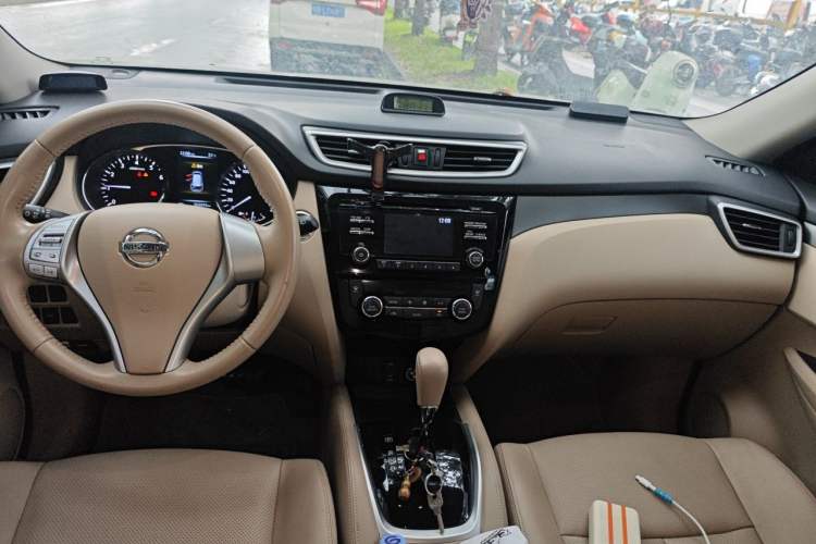 Used Nissan X-Trail 2014 2.0L CVT Comfort Edition 2WD Center Console