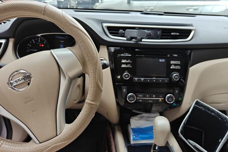 Used Nissan X-Trail 2014 2.0L CVT Comfort Edition 2WD Center Console