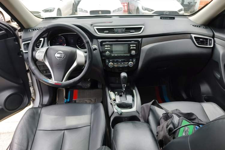 Used Nissan X-Trail 2014 2.0L CVT Comfort Edition 2WD Center Console
