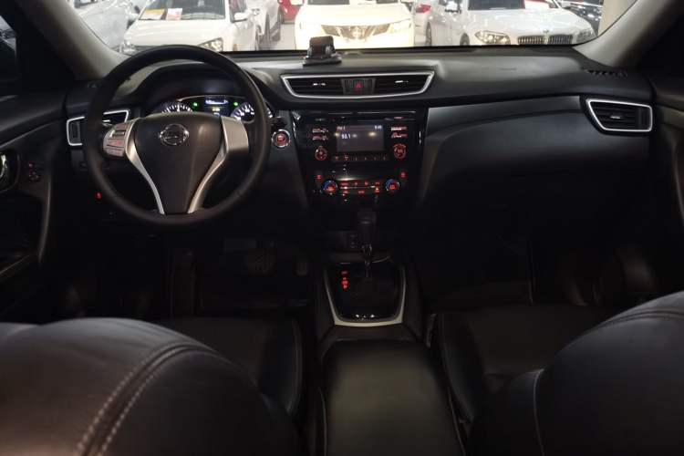 Used Nissan X-Trail 2014 2.0L CVT Comfort Edition 2WD Center Console