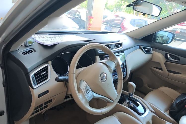 Used Nissan X-Trail 2014 2.0L CVT Comfort Edition 2WD Center Console