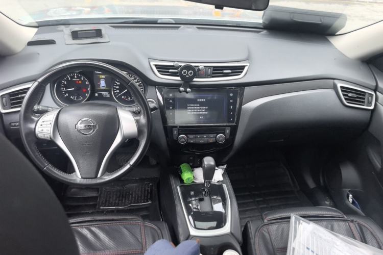 Used Nissan X-Trail 2014 2.0L CVT Comfort Edition 2WD Center Console