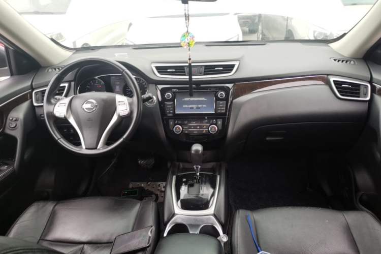 Used Nissan X-Trail 2014 2.5L CVT Luxury Edition 4WD Center Console