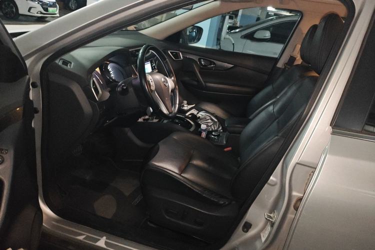 Used Nissan X-Trail 2014 2.5L CVT Leading Edition 4WD Driver Seat