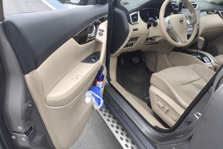 Used Nissan X-Trail 2014 2.5L CVT Ultimate Edition 4WD Driver Seat