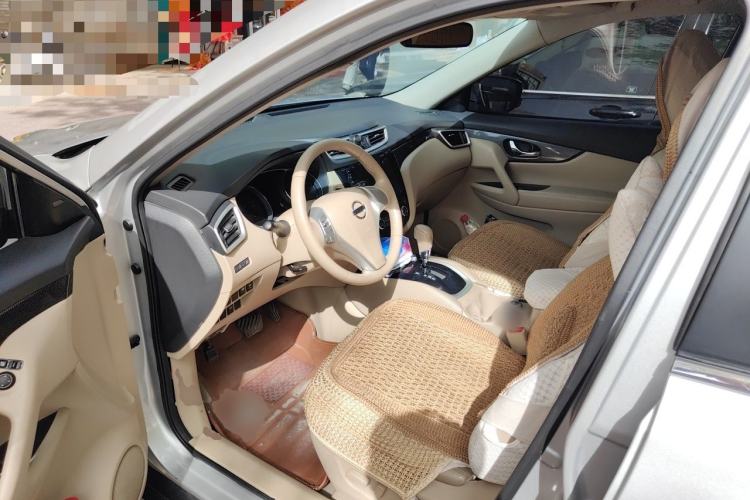 Used Nissan X-Trail 2014 2.5L CVT Luxury Edition 4WD Driver Seat