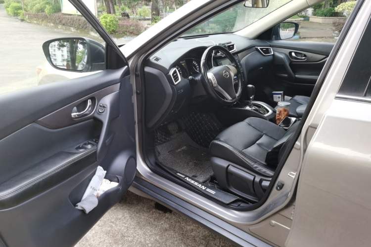 Used Nissan X-Trail 2014 2.0L CVT Comfort Edition 2WD Driver Seat
