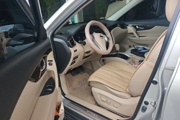 Used Nissan X-Trail 2014 2.5L CVT Ultimate Edition 4WD Driver Seat