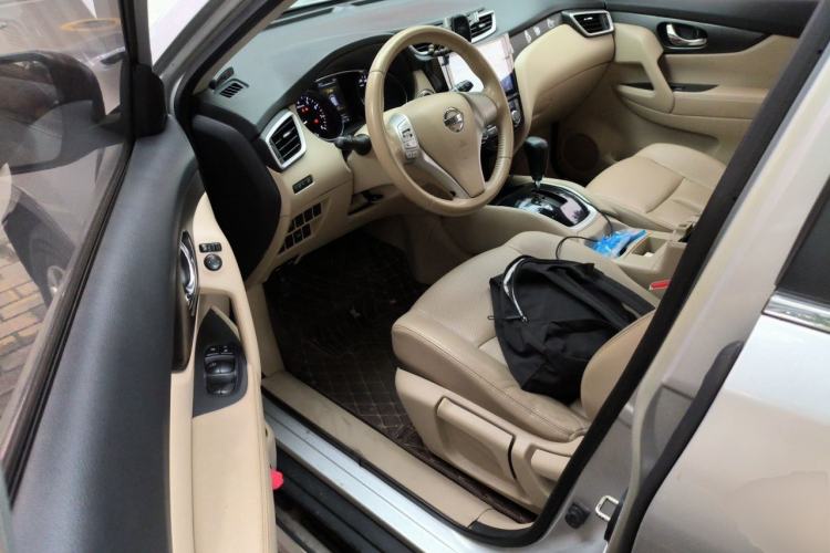 Used Nissan X-Trail 2014 2.0L CVT Comfort Edition 2WD Driver Seat