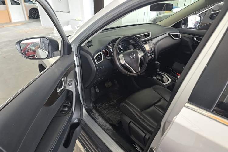 Used Nissan X-Trail 2014 2.0L CVT Comfort Edition 2WD Driver Seat