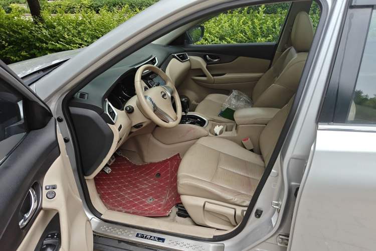 Used Nissan X-Trail 2014 2.0L CVT Comfort Edition 2WD Driver Seat
