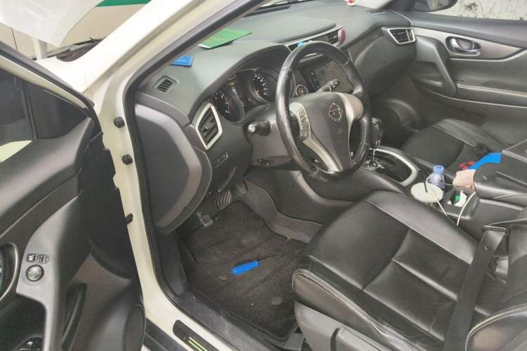Used Nissan X-Trail 2014 2.0L CVT Comfort Edition 2WD Driver Seat