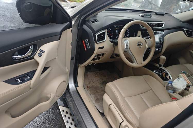 Used Nissan X-Trail 2014 2.0L CVT Comfort Edition 2WD Driver Seat